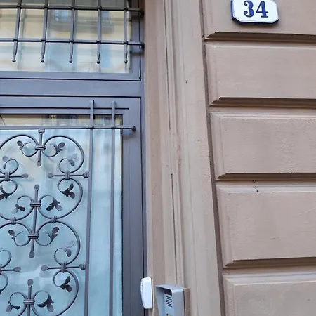Le Cure Large Apt, 6+1 Beds. Center 15 Min Far By Bus. Florença